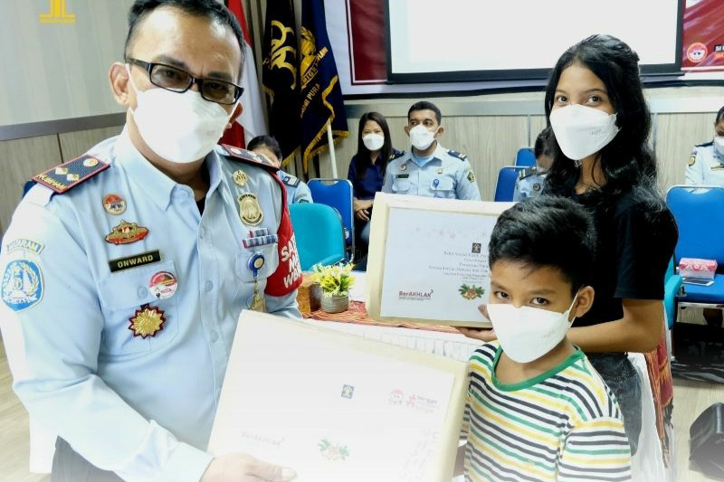 00-21-25-PSX_20211217_180822