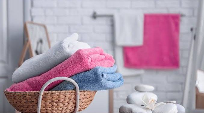 gantung-pakaian-di-kamar-mandi-678x375